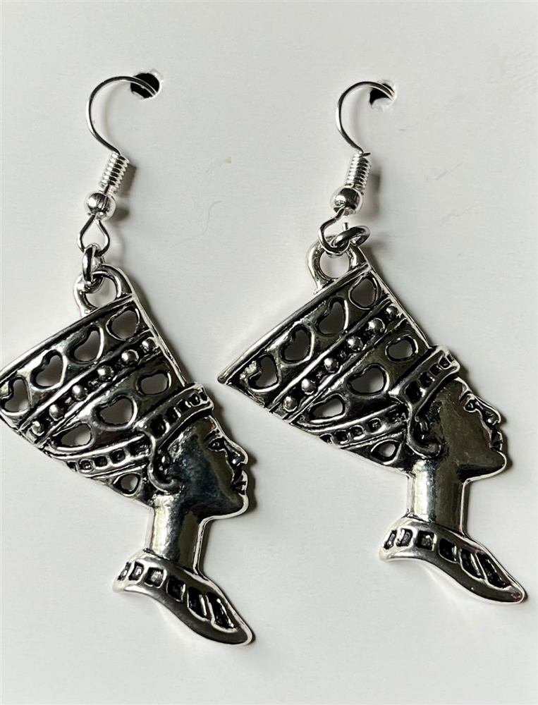 Nefertiti Earrings, handmade by Wilhelmina St&ouml;cker
