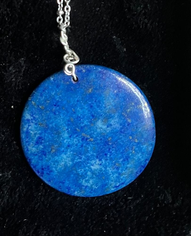 Lapiz lazuli pendant, handmade by Wilhelmina St&ouml;cker