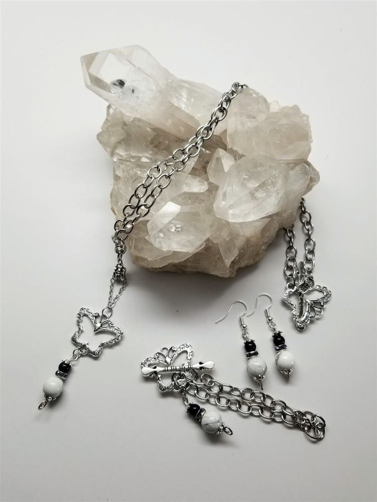 Necklace, bracelet and earrings set, handmade by Wilhelmina St&ouml;cker